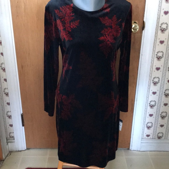 Teddi Dresses & Skirts - Very cute velvety holiday dress